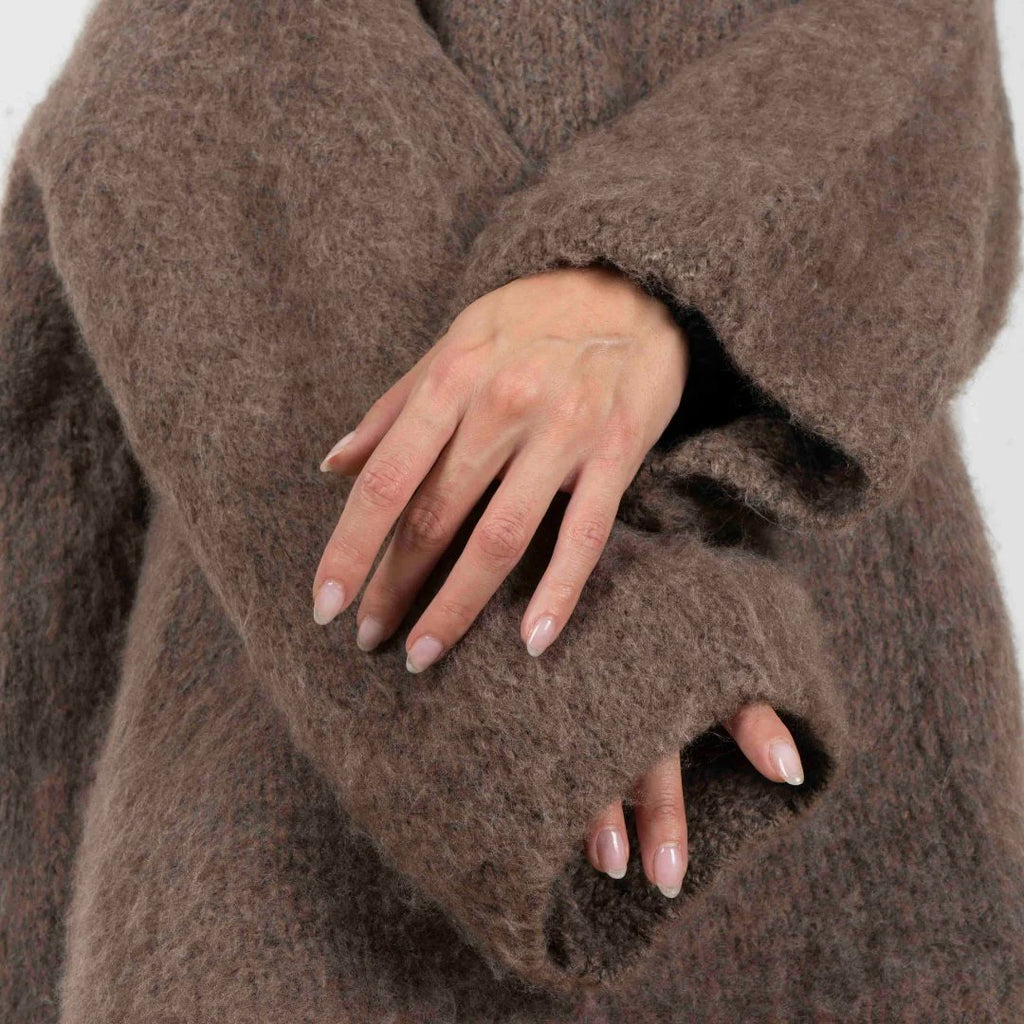 Elena - Vestido tipo suéter ultrasuave con hombros descubiertos